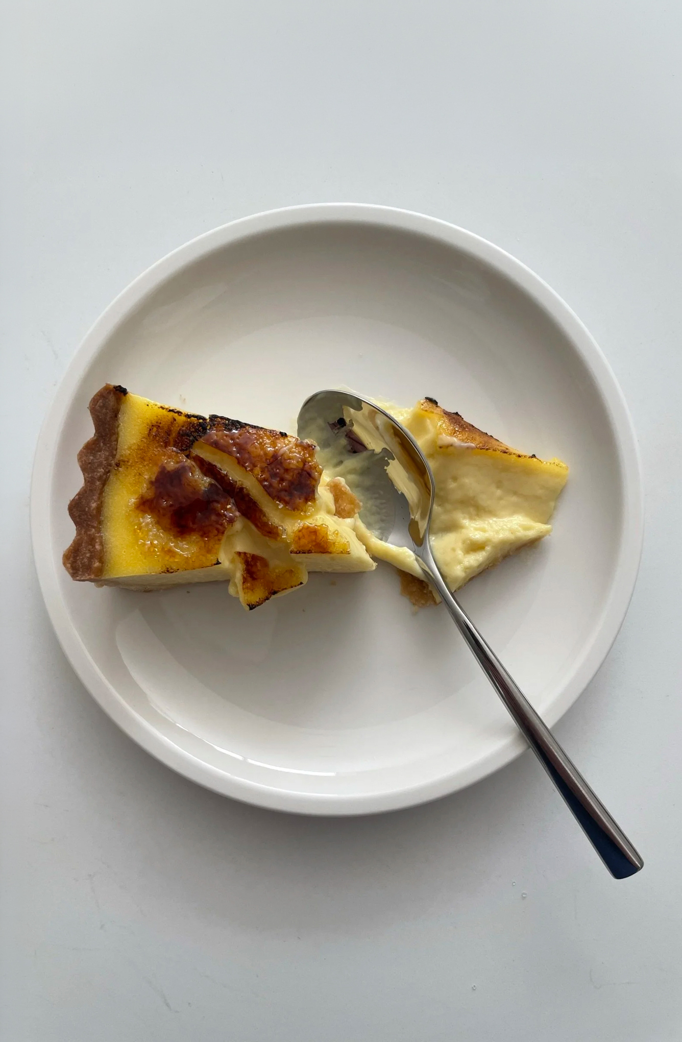 Brûléed lemon tart with spoon